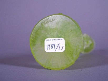 DAUM
Flambeau en pâte de verre anis à décor...