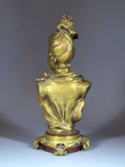 BRUGNOEL V
Buste de dame en bronze anciennement...