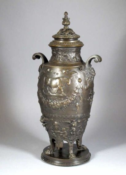 LEVILLAIN Ferdinand (1837-1905)
Vase couvert...
