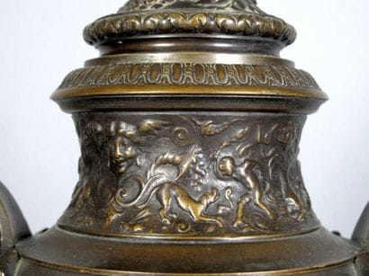 LEVILLAIN Ferdinand (1837-1905)
Vase couvert...