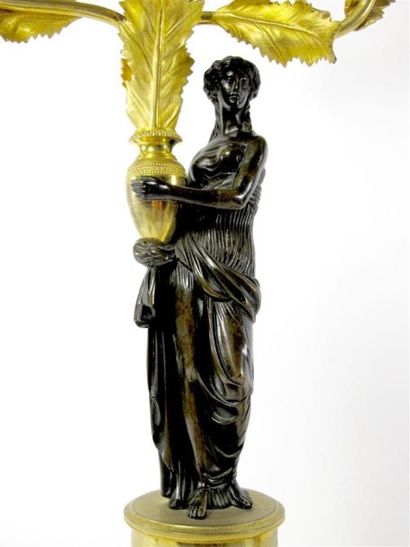 Paire de candélabres en bronze ciselé doré...