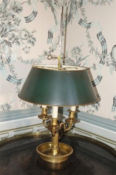 Lampe bouillotte à trois lumières en bronze,...