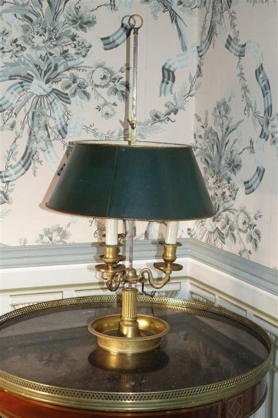 Lampe bouillotte à trois lumières en bronze,...
