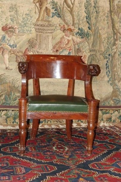 Fauteuil de bureau en acajou et placage d'acajou,...