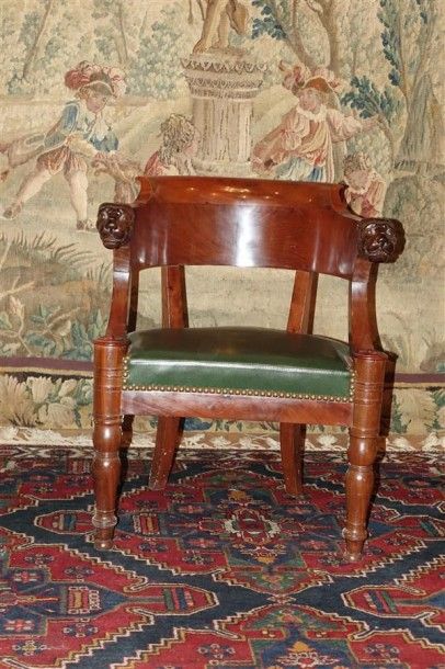 Fauteuil de bureau en acajou et placage d'acajou,...