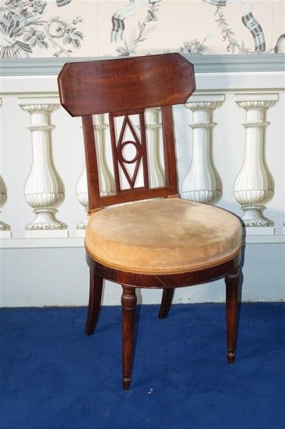 Chaise en acajou et placage d'acajou, le...