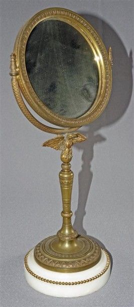 Miroir de toilette en bronze ciselé, le miroir...