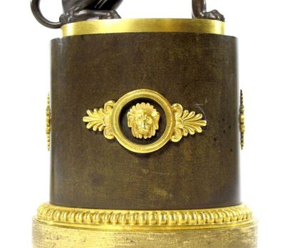 Paire de candélabres en bronze doré et bronze...