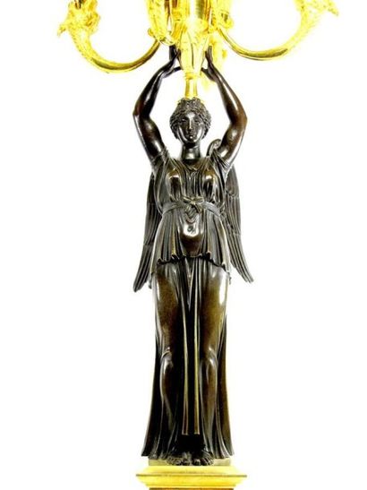 Paire de candélabres en bronze doré et bronze...