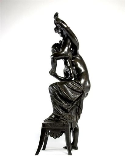 Statuette en bronze à patine foncée représentant,...
