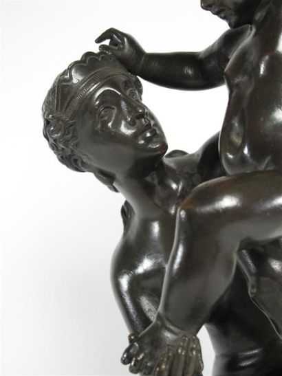 Statuette en bronze à patine foncée représentant,...
