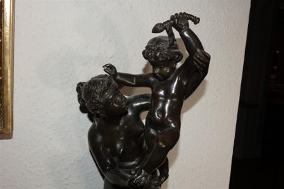 Statuette en bronze à patine foncée représentant,...