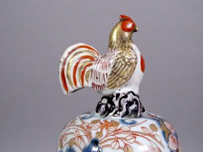 EUROPE, dans le goût japonais 
Paire de potiches...