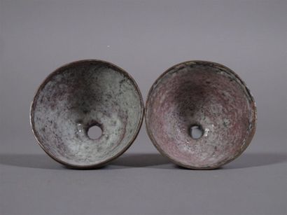 IRAN
Deux porte-tasses représentant des zarfs,...