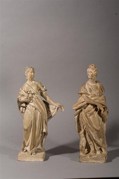 Deux statuettes formant pendant, en terre...