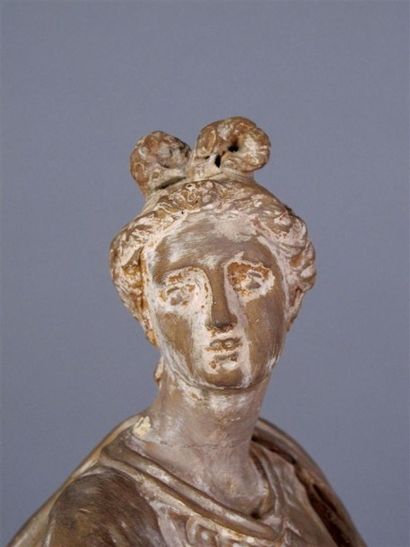 Deux statuettes formant pendant, en terre...