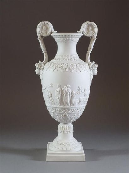 VOLKSTEDT-RUDOLSTADT
Vase en biscuit de forme...