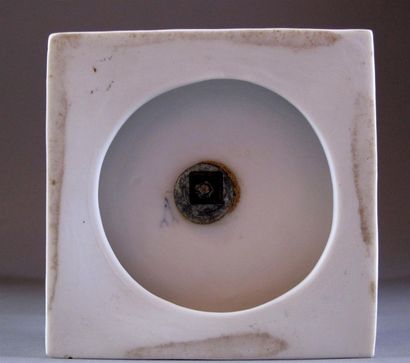 VOLKSTEDT-RUDOLSTADT
Vase en biscuit de forme...