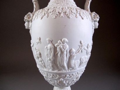 VOLKSTEDT-RUDOLSTADT
Vase en biscuit de forme...