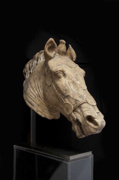 Tête réaliste, représentant celle d'un cheval....