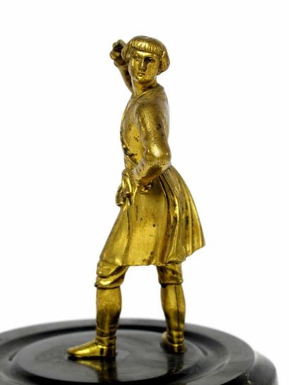 Petite sculpture en bronze doré sur un socle...