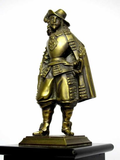 Paire de sujets en bronze doré sur leur socle...