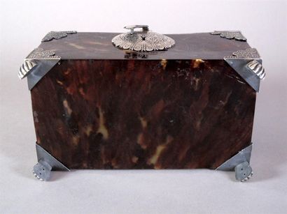 Coffret de table en écaille, à décor de motifs...