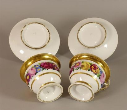 Deux grandes tasses et leurs soucoupes en...