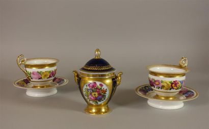 Deux grandes tasses et leurs soucoupes en...