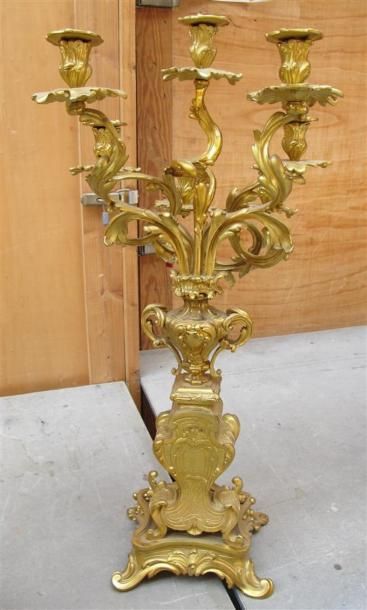 Paire d'importants candélabres en bronze...