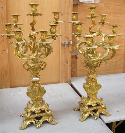 Paire d'importants candélabres en bronze...