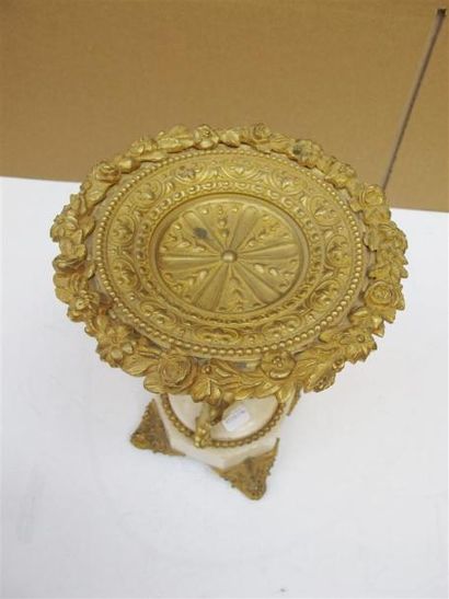Vide-poches en bronze doré, à décor d'un...