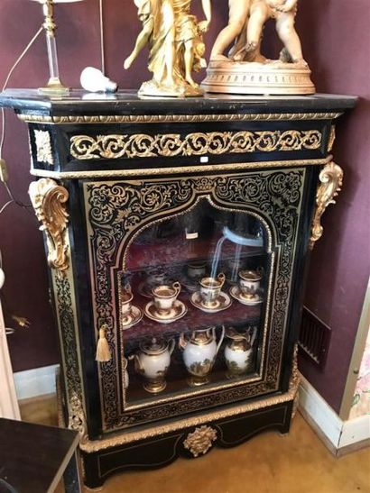 Meuble à hauteur d'appui en marqueterie de...