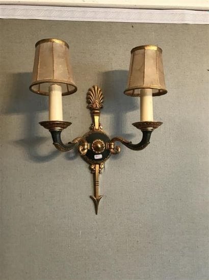 Paire d'appliques à deux bras de lumière...