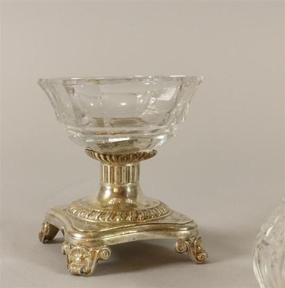 Deux salières en argent, intérieur verre,...