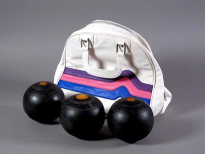JEUX DE BALLE
Sac contenant trois boules...
