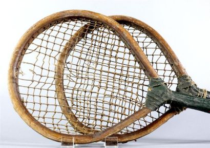 JEU DE PAUME
Paire de raquettes de volant,...