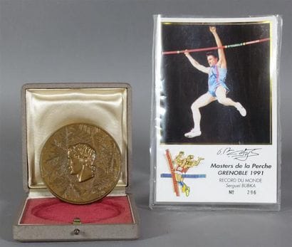 JEUX OLYMPIQUES, Grenoble 1968
Médaille officielle...
