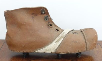 RUGBY
Enseigne en forme de chaussure en cuir...