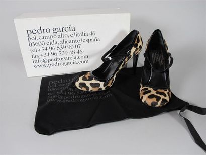 Pedro GARCIA
Paire d'escarpins en cuir verni...