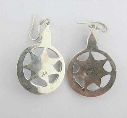 Paire de pendants d'oreilles en argent à...