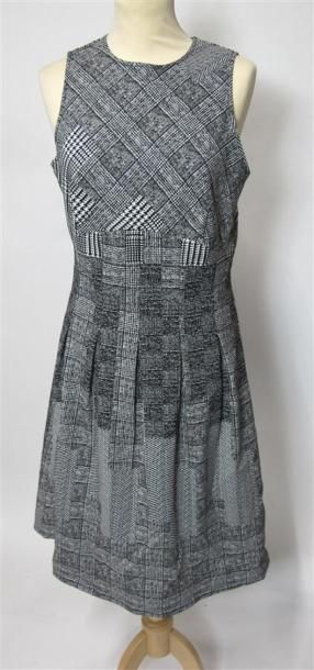 H&M
Lot comprenant :
- Robe léopard. Taille...