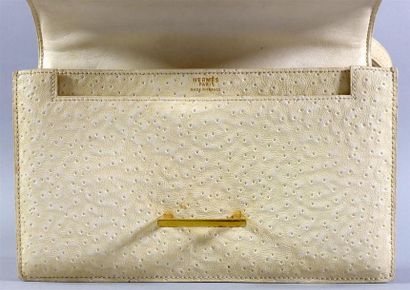 HERMÈS Paris
Sac en galuchat beige de forme...