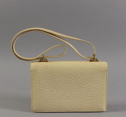 HERMÈS Paris
Sac en galuchat beige de forme...