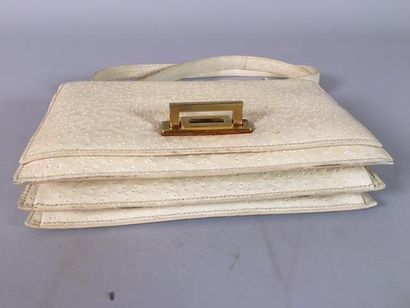 HERMÈS Paris
Sac en galuchat beige de forme...