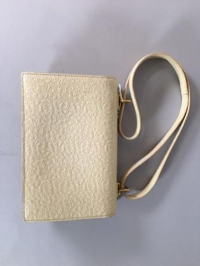 HERMÈS Paris
Sac en galuchat beige de forme...