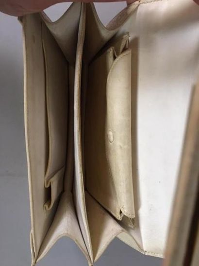 HERMÈS Paris
Sac en galuchat beige de forme...