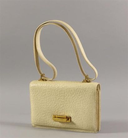 HERMÈS Paris
Sac en galuchat beige de forme...