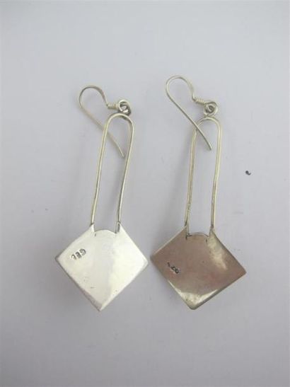 Paire de pendants d'oreilles en argent à...