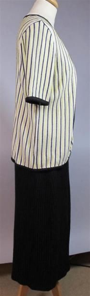 Pierre CARDIN Paris
Ensemble en maille comprenant...